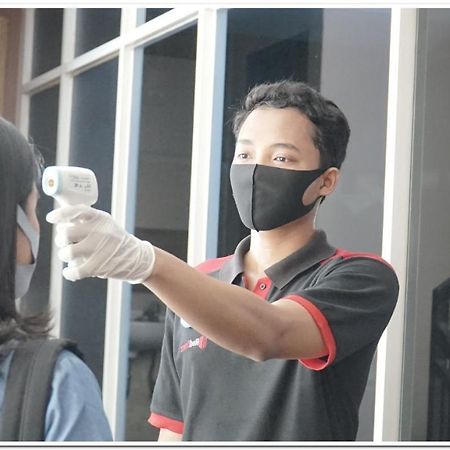 Hotel Reddoorz Syariah Near Exit Tol Malang Esterno foto