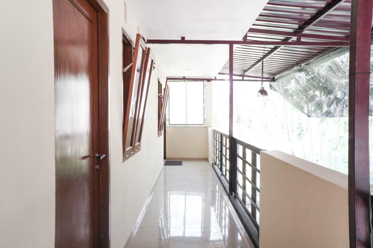 Hotel Reddoorz Syariah Near Exit Tol Malang Esterno foto