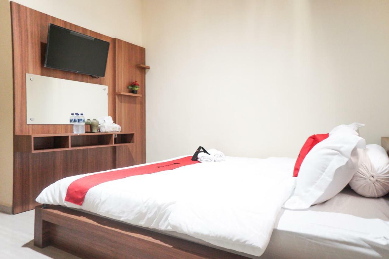 Hotel Reddoorz Syariah Near Exit Tol Malang Esterno foto