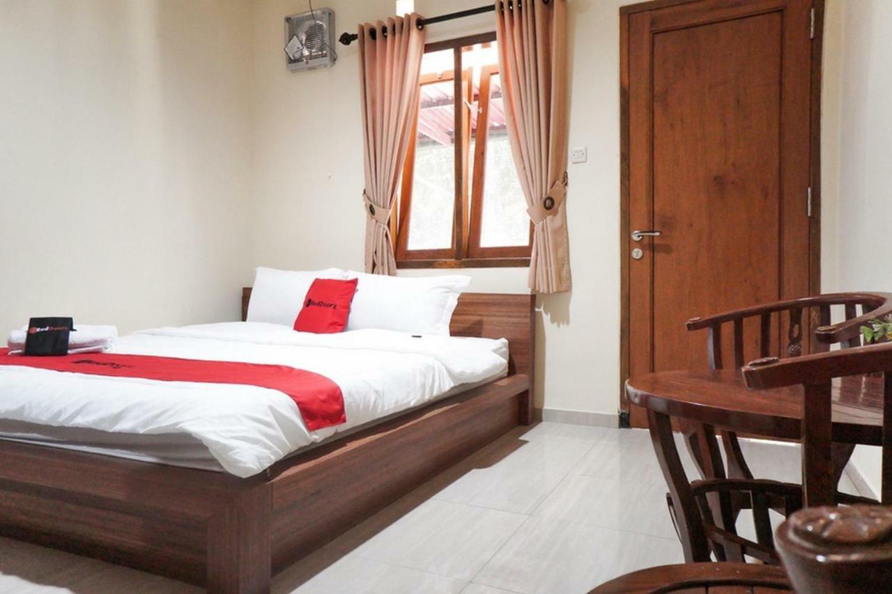 Hotel Reddoorz Syariah Near Exit Tol Malang Esterno foto